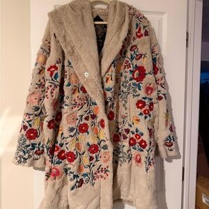 Elegant soft Johnny Was Cream Teddy Jacket with Floral Embroidery in XL